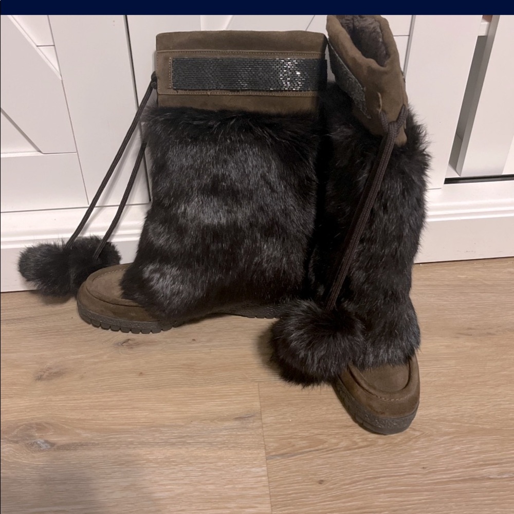 Coach fur never worn size 8.5 boots